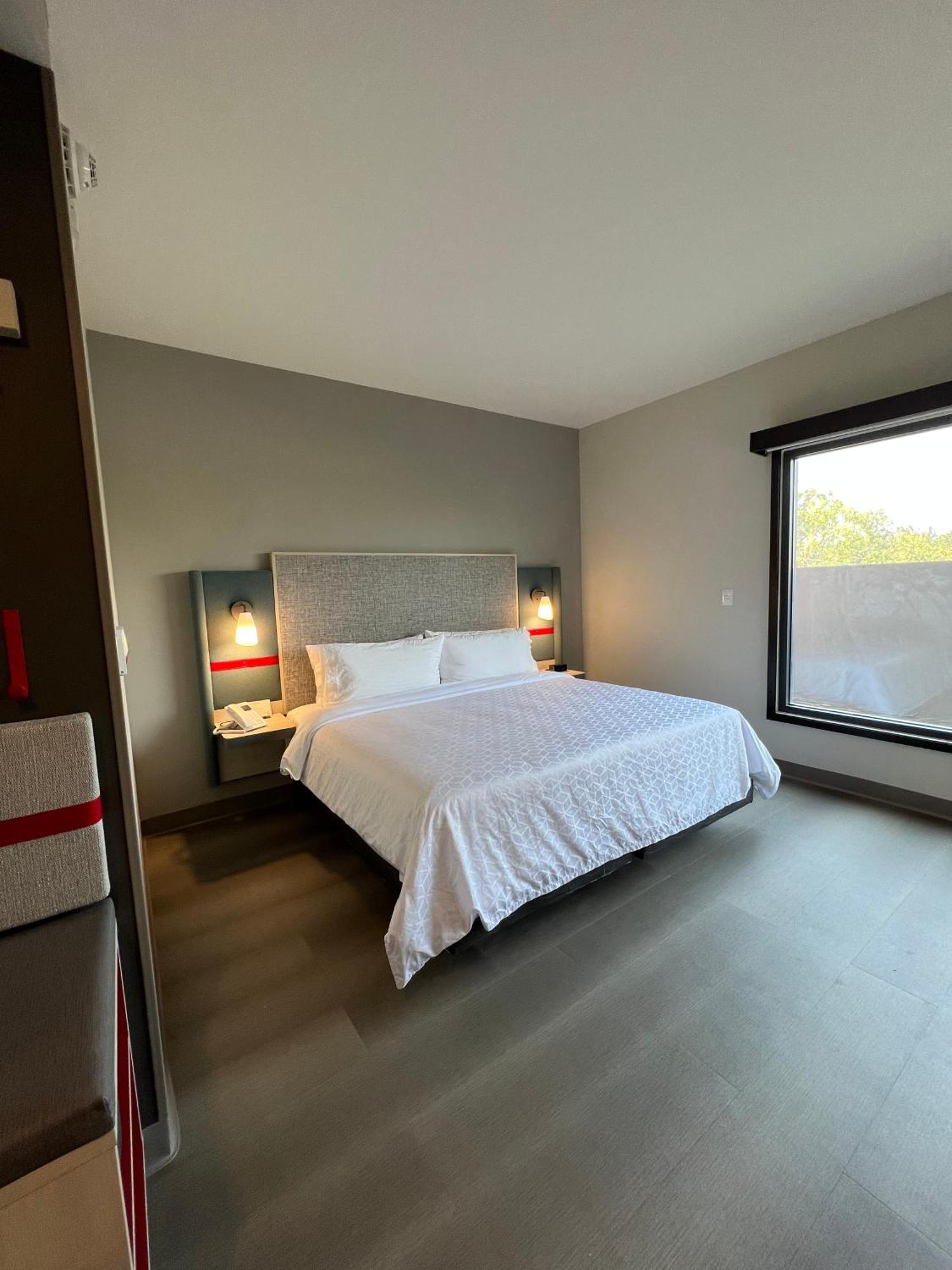 Avid Hotels - Guadalajara Av Vallarta Pte By Ihg Zapopan Ngoại thất bức ảnh